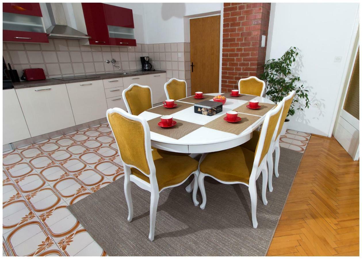 Large Apartment Between Split And Trogir Kastela Luaran gambar