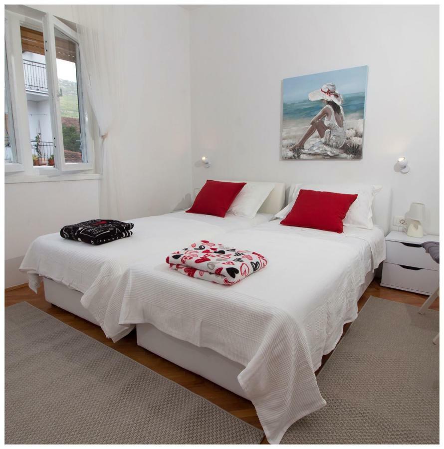 Large Apartment Between Split And Trogir Kastela Luaran gambar