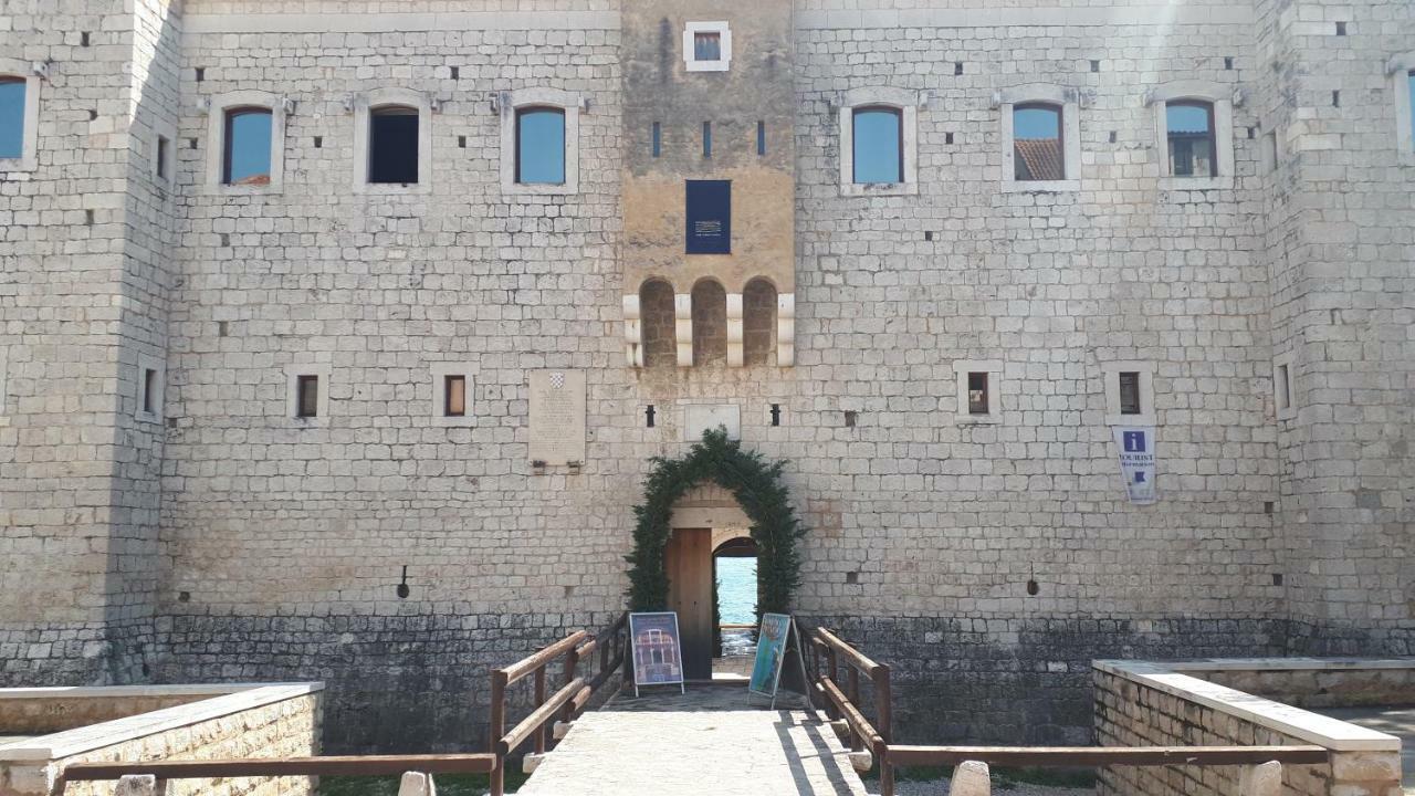 Large Apartment Between Split And Trogir Kastela Luaran gambar